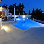 In With Heated Pool Starigrad-Paklenica