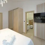 Villa In With Heated Pool