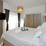 In With Heated Pool Villa *