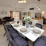 In With Heated Pool Villa *