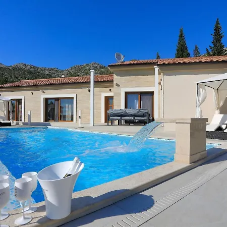 In With Heated Pool Willa Starigrad Paklenica