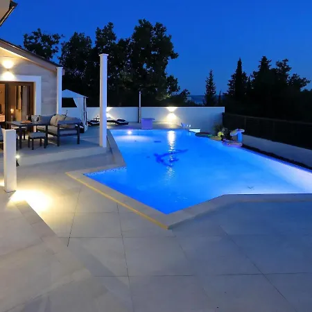 Amazing With Pool Starigrad Paklenica