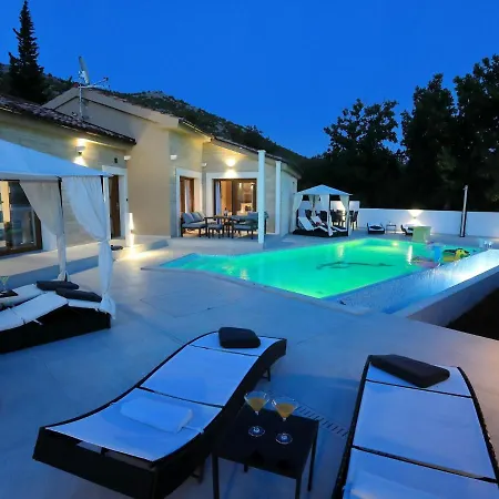 Amazing With Pool Starigrad Paklenica