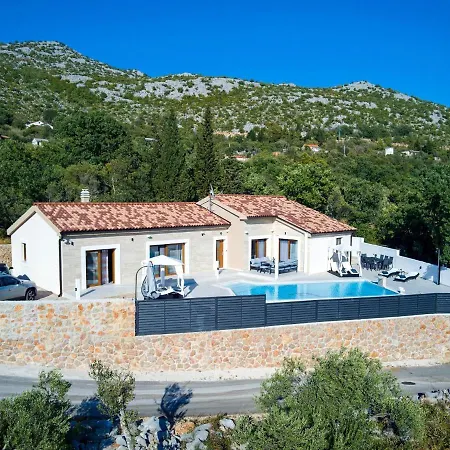 In With Heated Pool Starigrad Paklenica