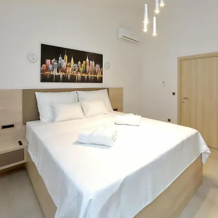 In With Heated Pool Vila *