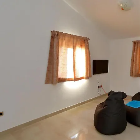 Vila In With Heated Pool Starigrad Paklenica