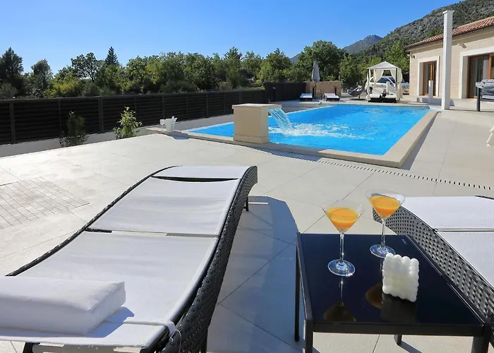 In With Heated Pool * Starigrad Paklenica