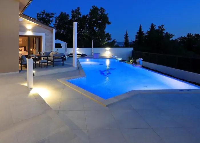 In With Heated Pool Starigrad Paklenica